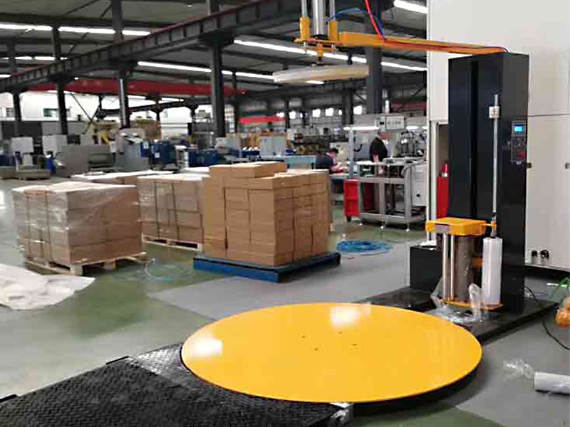 气动压顶型托盘缠绕机.jpg 气动压顶型托盘缠绕机.jpg