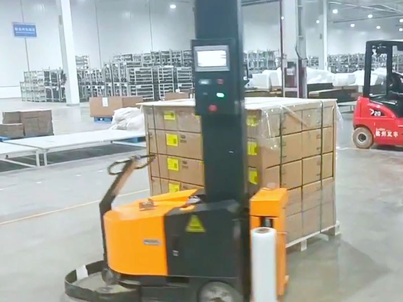 自走式托盘缠绕机.jpg 自走式托盘缠绕机.jpg