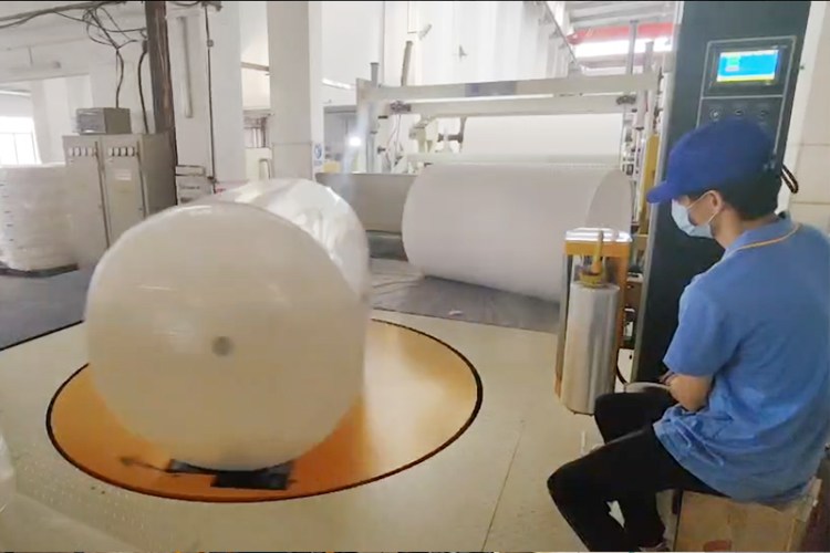 圆筒缠膜包装设备.jpg 圆筒缠膜包装设备.jpg