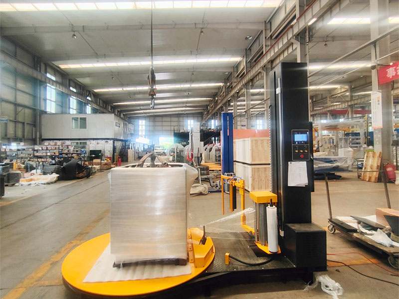 自动缠膜机器.jpg 自动缠膜机器.jpg