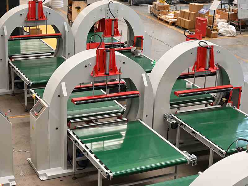 水平缠绕膜包装机.jpg 水平缠绕膜包装机.jpg