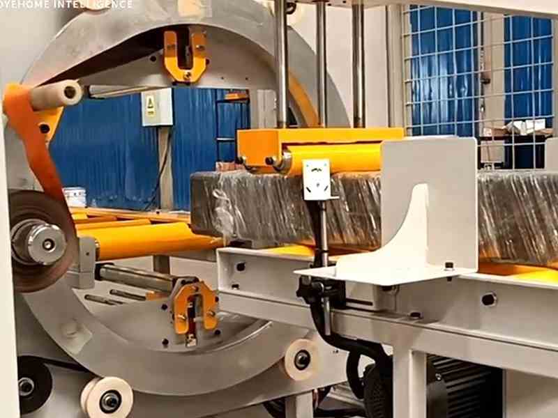 钢材水平缠绕自动打包机.jpg 钢材水平缠绕自动打包机.jpg