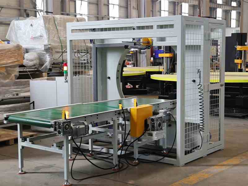 水平缠绕膜包装机.jpg 水平缠绕膜包装机.jpg