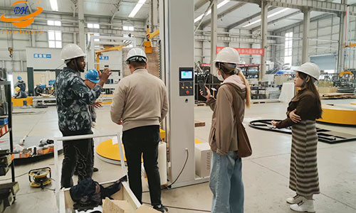 几内亚客户来公司考察门窗包装机