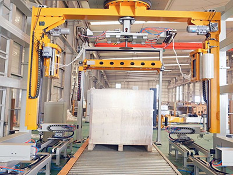 托盘包装安全难保障？悬臂式自动绕膜机为重型货物提供稳定缠绕方案