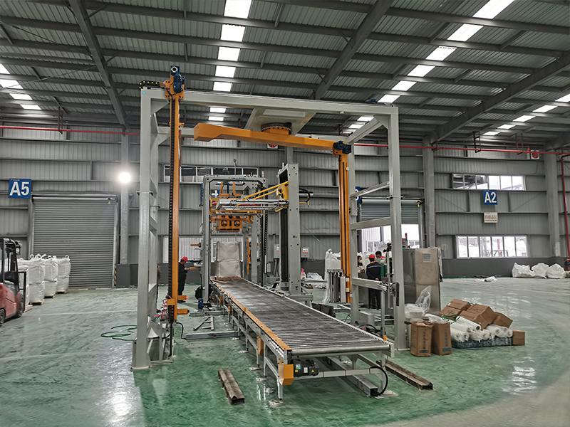 食品行业出货量大，包装节拍跟不上？这类摇臂式缠绕膜机让缠膜更稳