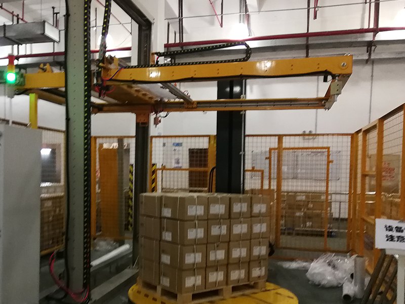 多纸箱拼托出货易散包？纸箱缠绕包装机让整托更稳、更快、更省心