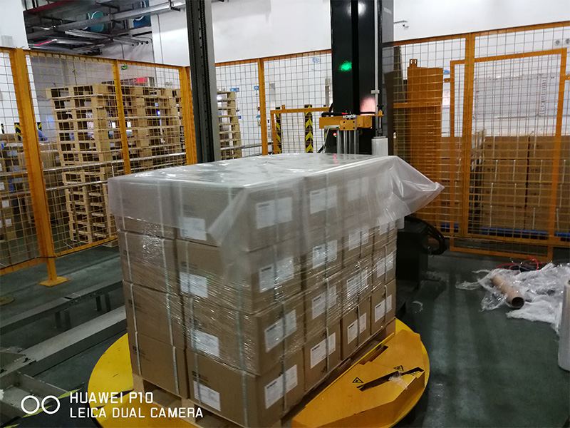 顶部易积灰受潮？覆顶打包设备助企业构建更完整的出货包装系统