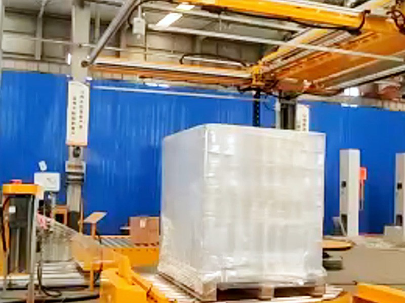 包装不封顶导致货物进灰返潮？覆顶缠绕机一次解决缠膜与防护两大难