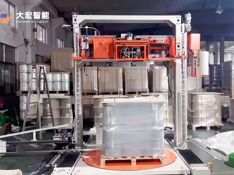 人工打带误差大、速度慢？全自动穿剑式捆扎机让整托打包更精准、更