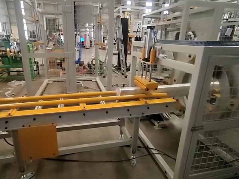 长条货物缠膜难、出货慢？水平缠绕膜包装设备让异形产品打包轻松高