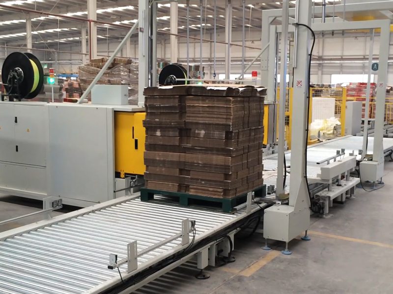 大尺寸托盘捆扎难？穿剑式托盘捆扎机精准穿带，解决打包不到位问题