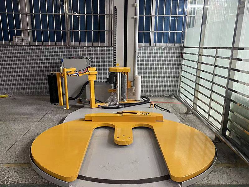 M型托盘缠绕机专为叉车通行设计，解决低位装车打包难题