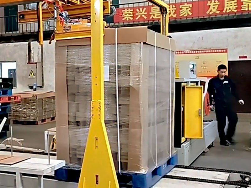 穿剑打包机托盘捆扎机上线，解决大件货物出库打包“最后一道难题”