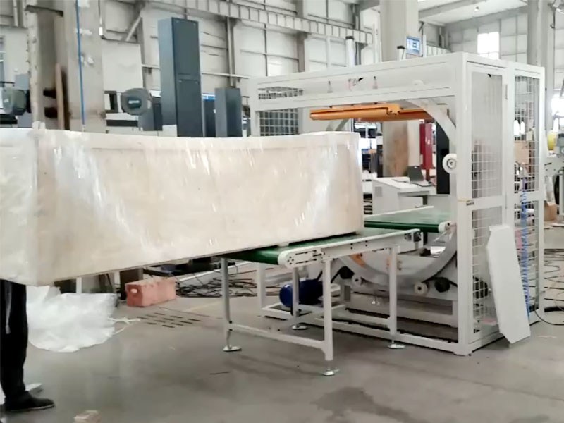 水平缠绕膜包装设备优点全解析，适配多行业打包需求