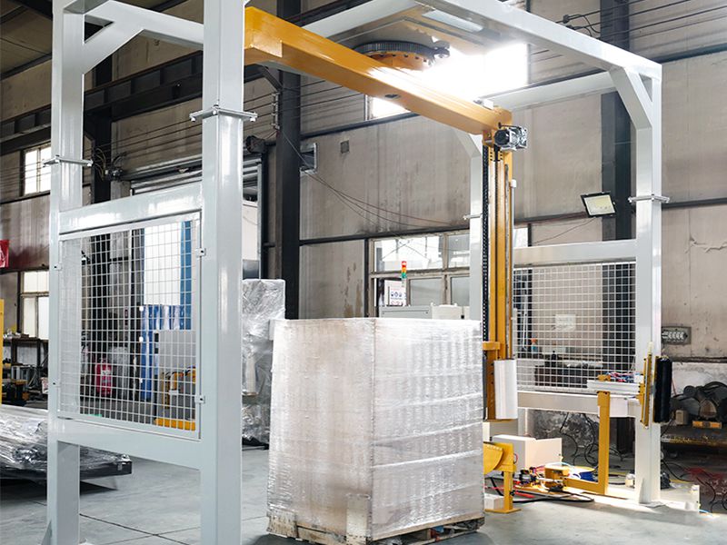 高垛重货打包难？摇臂式缠膜机让缠绕包装更稳更快