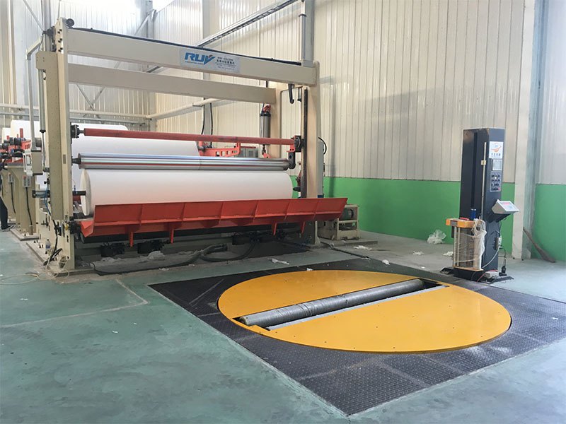 无纺布、橡胶卷包装不稳？圆筒缠绕机为卷材行业提供整卷包裹方案