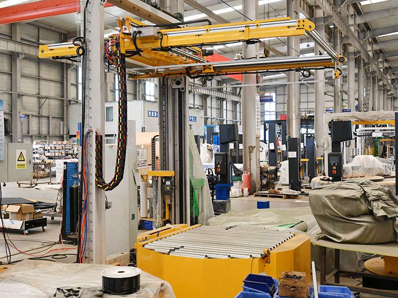 打包完还得手工覆膜？覆顶托盘缠绕膜包装机让封顶一步搞定