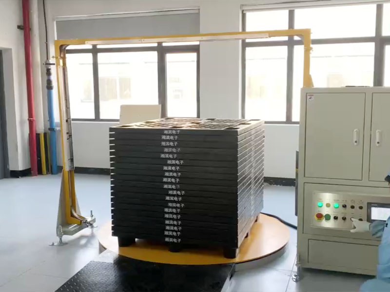 托盘出库怕散包？穿剑打包机让捆扎更牢、更稳、更省人工