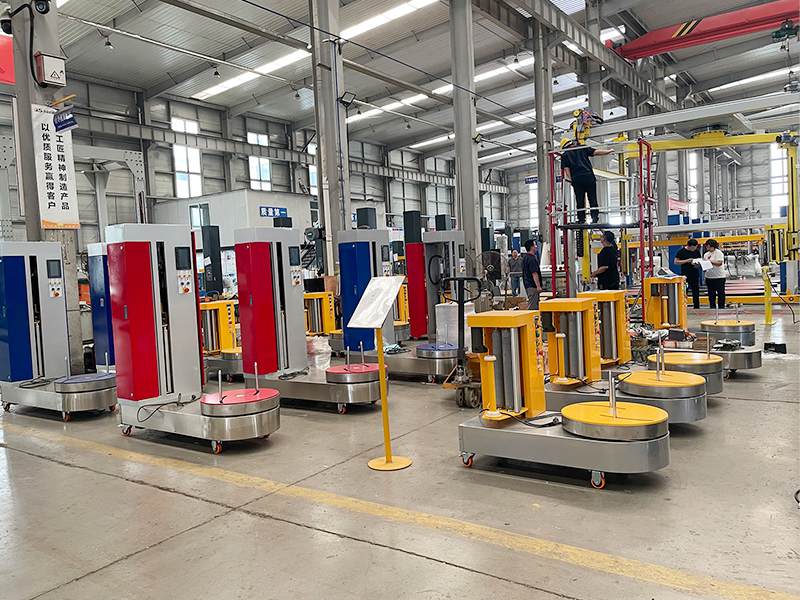 机场行李箱易破易散？行李缠绕打包机成出行“防护罩”