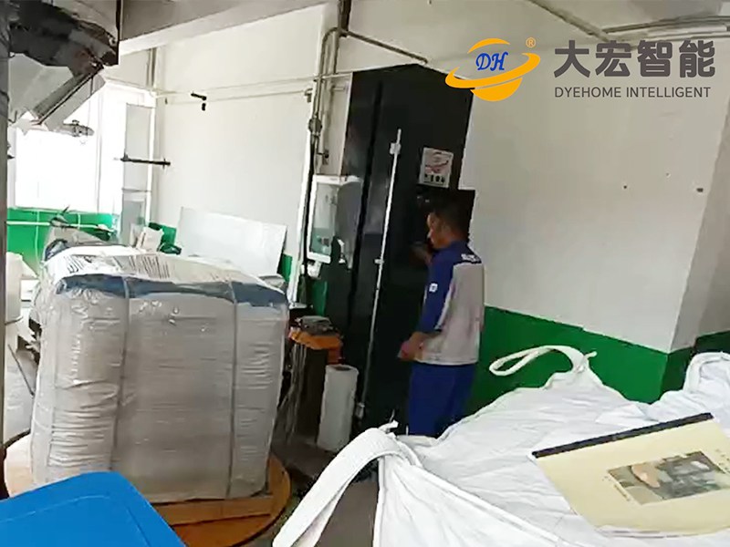 化工厂打包怕起火？粉尘防爆缠膜机专为易燃场景定制