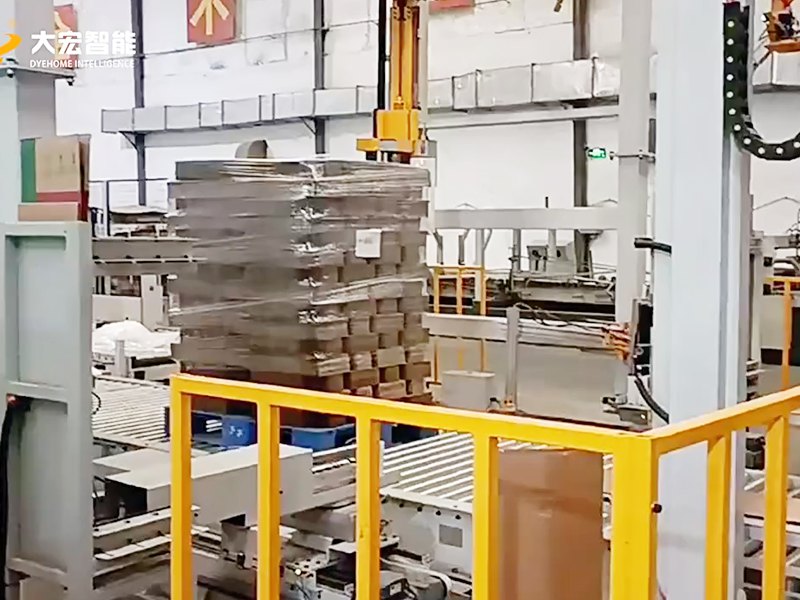 人工打带慢&nbsp;易断？全自动栈板穿剑打包机一次打牢整托货