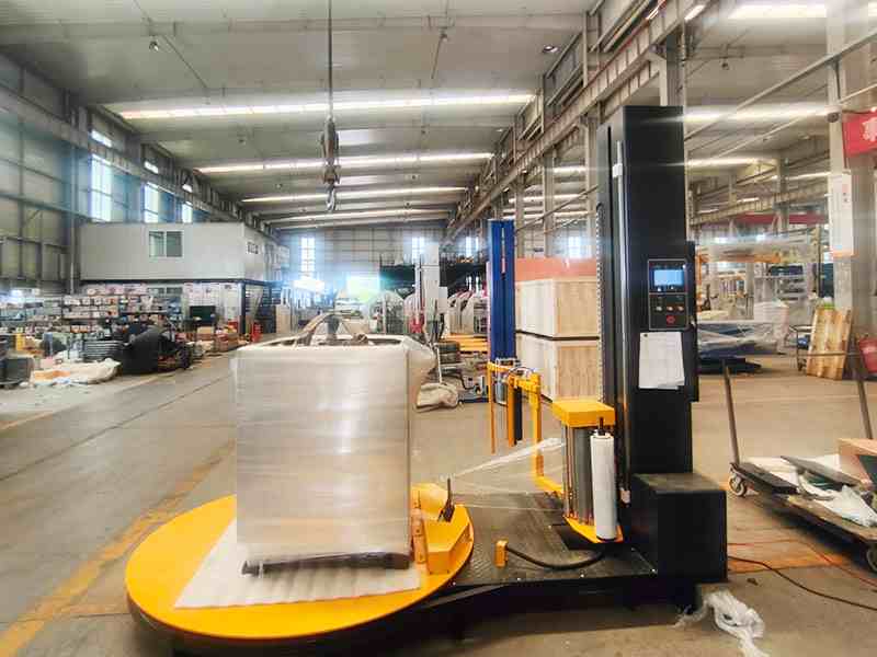 全自动预拉型薄膜缠绕机在工业包装中的应用价值解析