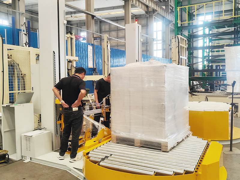 产线包装跟不上生产速度？试试转盘在线式拉伸薄膜缠绕机