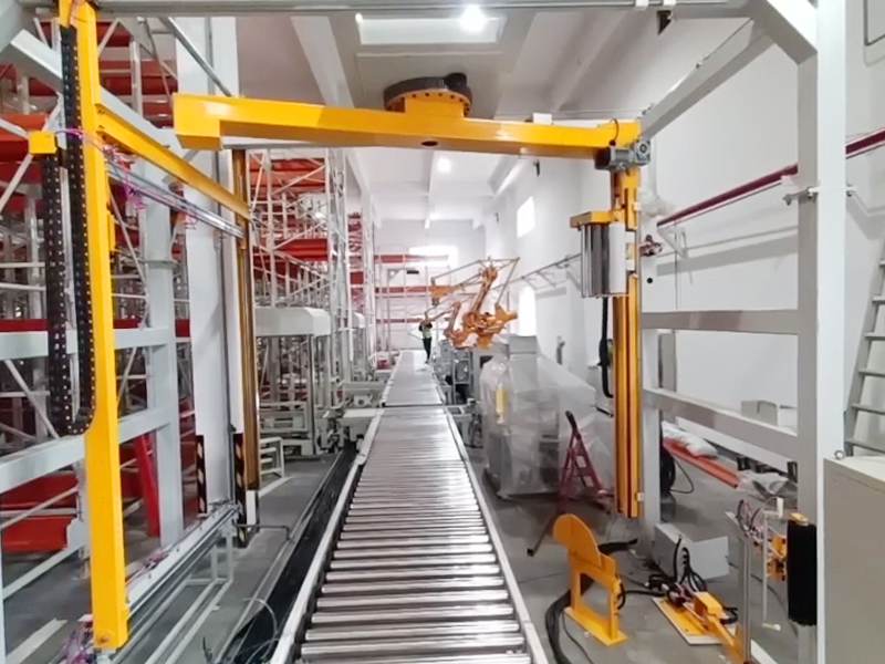 悬臂式缠膜机带顶部覆膜：重型货物与防潮包装的理想方案