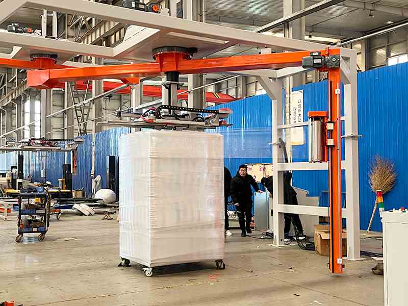 摇臂式托盘裹膜机提升智能包装效率，助力企业实现无人化打包流程