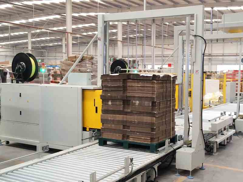 人工打带慢？自动穿剑打包机让托盘包装更高效稳定