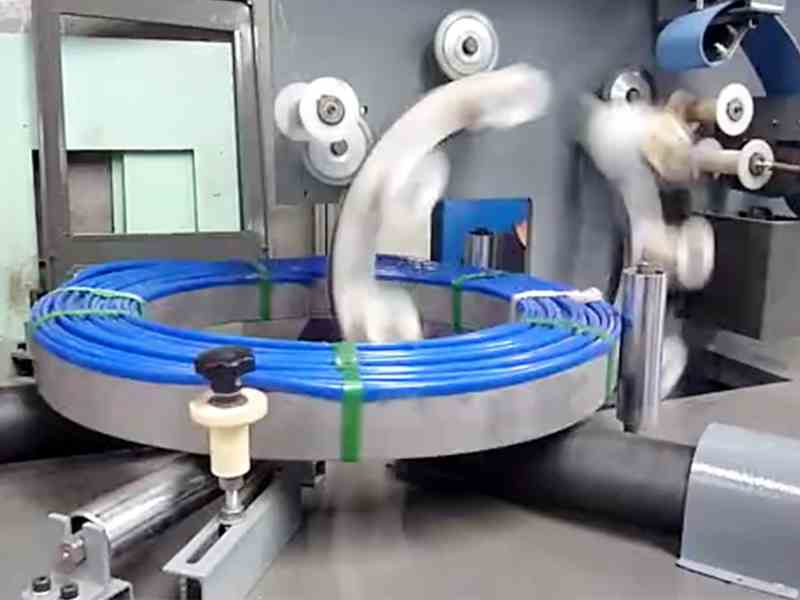 环体缠绕机，为卷状与环形货物提供全方位保护的自动包装方案