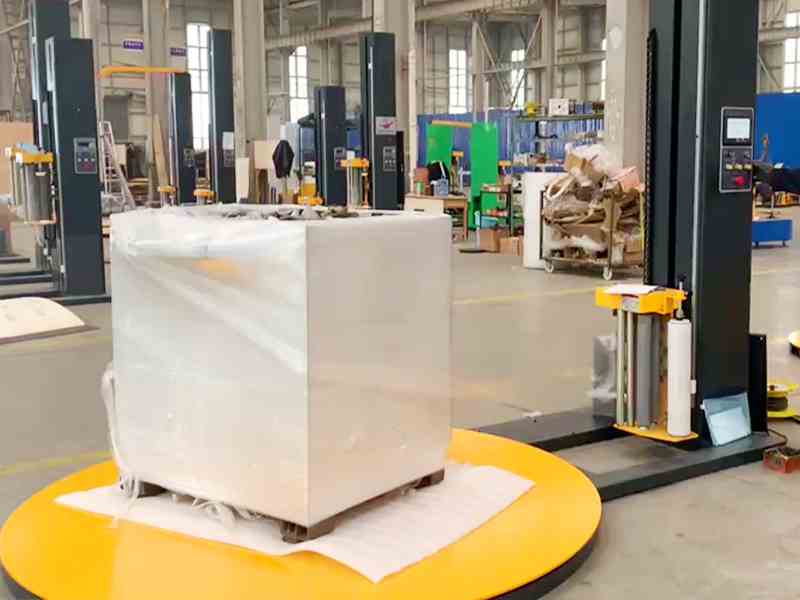 托盘预拉伸旋转缠膜包装机，节膜30%+托盘打包稳还划算