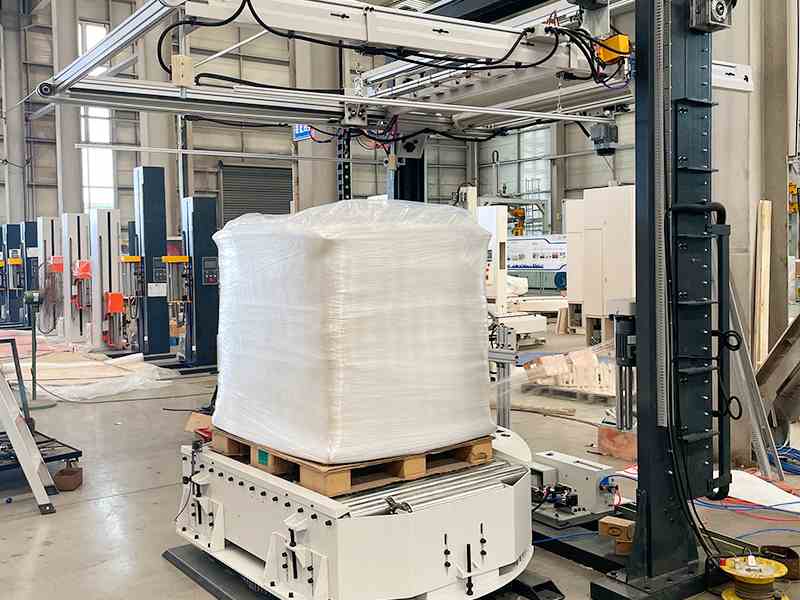 覆顶缠绕一体机，托盘顶部防水防尘一步到位&nbsp;打包运输更安心