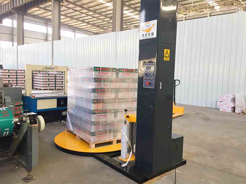 人工缠膜松紧难统一？托盘预拉伸缠膜机帮助提升贴膜稳定度并减少膜