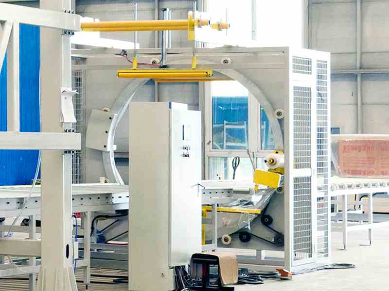 水平缠绕膜包装设备：为长条型材与