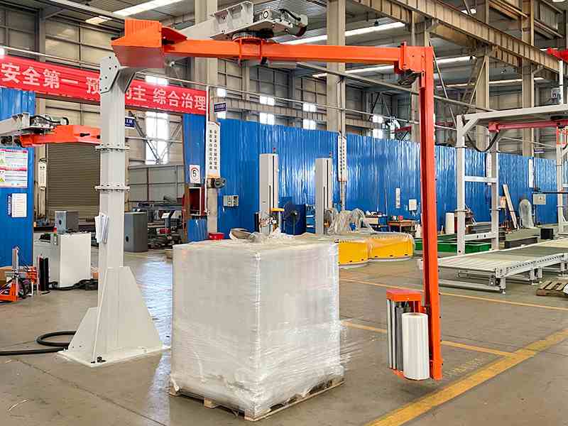 高位托盘易晃动？三角摇臂缠膜机实现货物静止式稳定打包