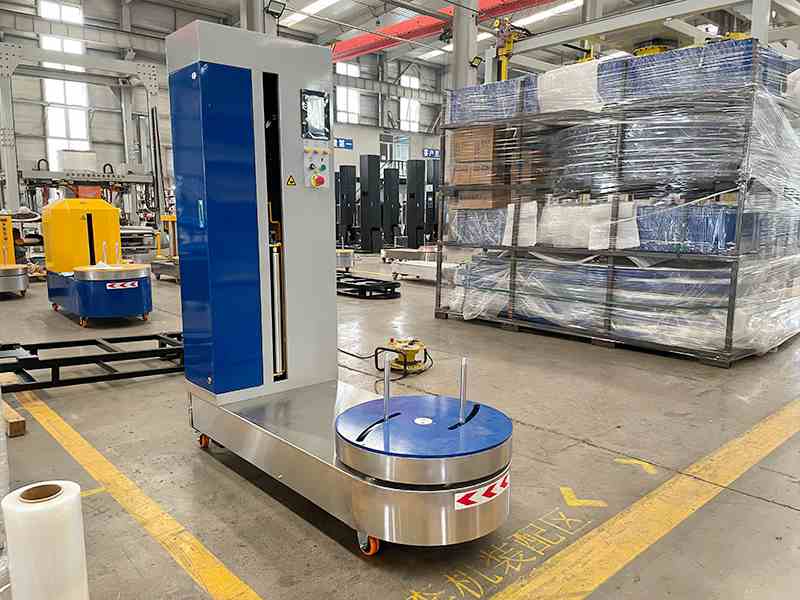 机场行李缠膜机器：用于旅客行李外层防护的现场包装设备