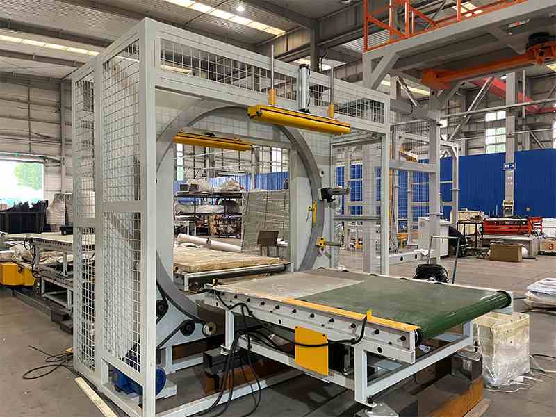 水平缠绕膜包装设备用于长条货物如：管材与板材的包装