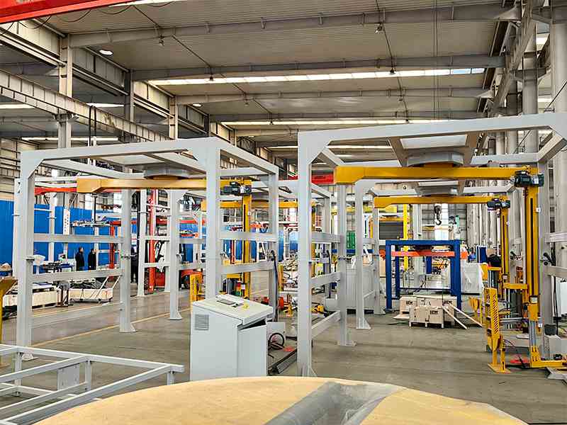 悬臂薄膜缠绕机用于仓储出库高托盘缠膜工位