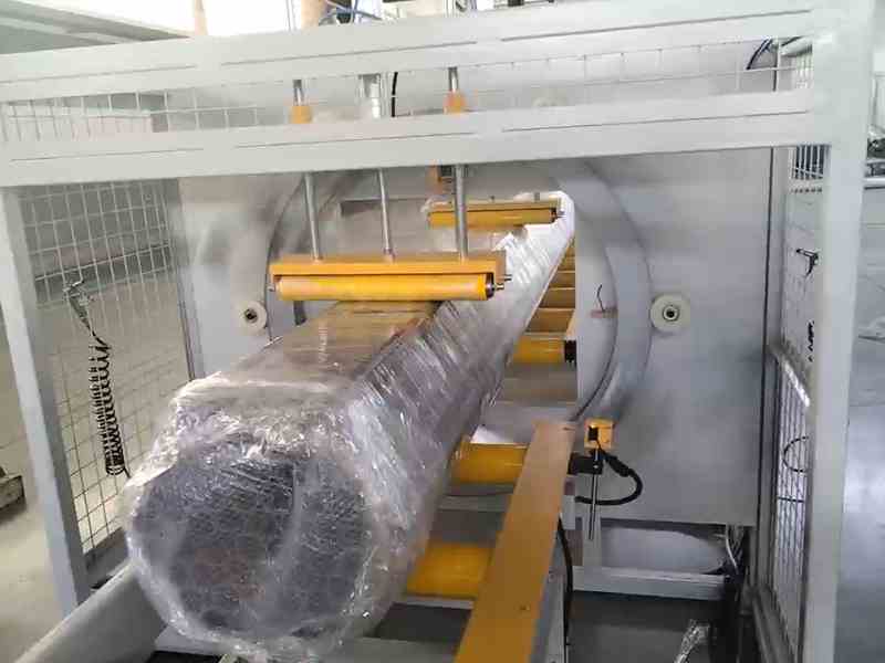 水平缠绕膜包装设备专为长条形货物制造，支持连续包覆