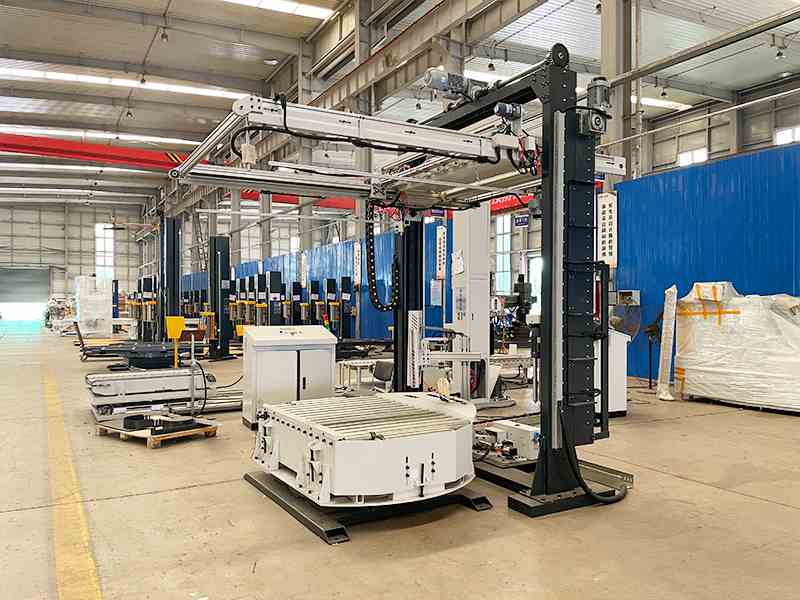 托盘连续出库顶部易受潮？在线覆顶膜缠绕机一体机同步完成整体包装