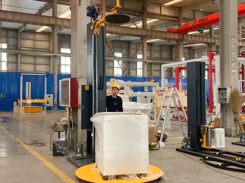 托盘较轻的货物易晃动？压顶型缠绕包装机提升缠膜稳定性