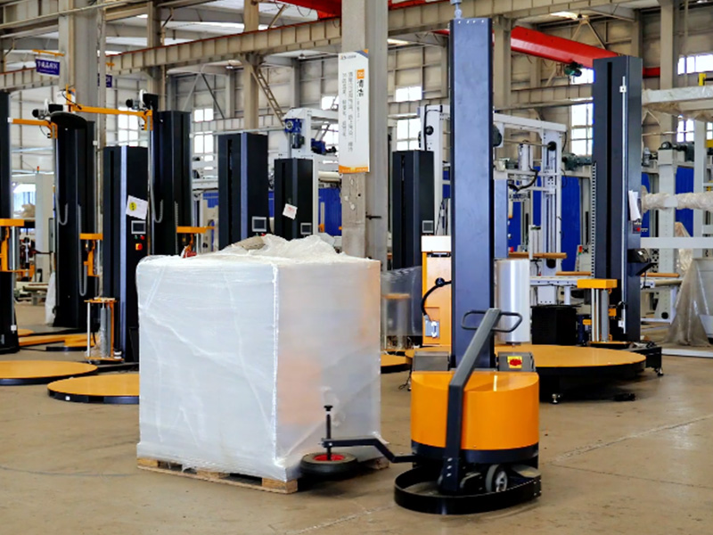 无需固定工位的自走式预拉伸膜缠绕机包装方案