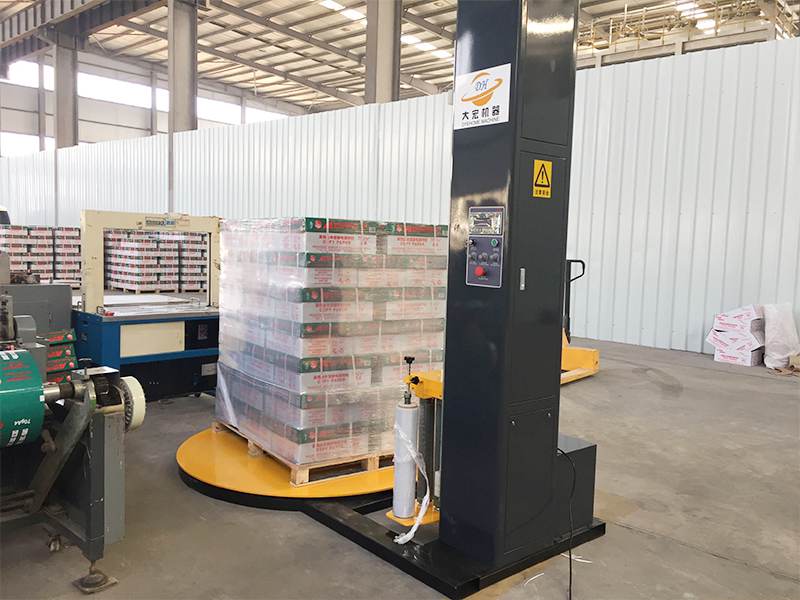 托盘缠膜耗材成本高？预拉伸缠绕包装机提升薄膜利用率