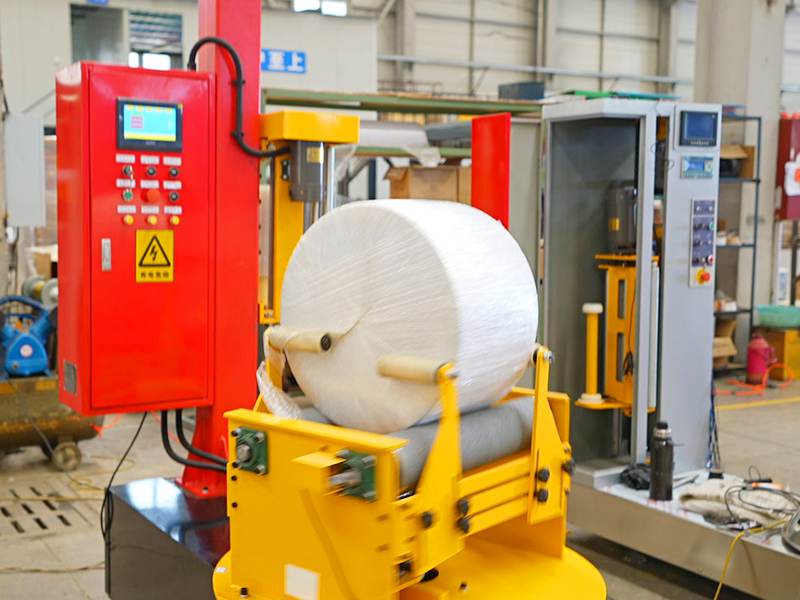 纸卷与无纺布卷如何打包？小型圆筒式缠绕包装机实现自动缠膜